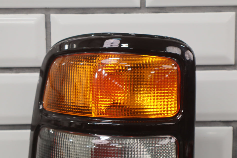 2004 Chevrolet Suburban 2500- TAIL LIGHT ASSEMBLY