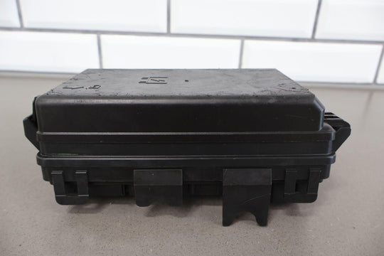 04 - 05 Cadillac XLR 4.6L Engine Fuse Relay Junction Box (95K Miles) Broken Tab
