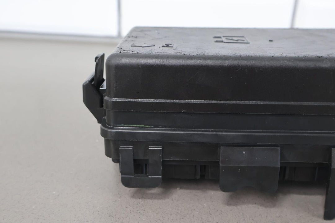 04 - 05 Cadillac XLR 4.6L Engine Fuse Relay Junction Box (95K Miles) Broken Tab