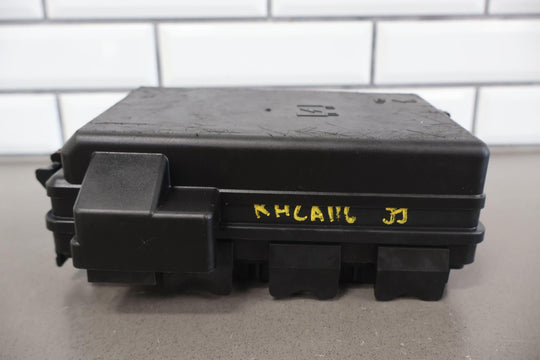 04 - 05 Cadillac XLR 4.6L Engine Fuse Relay Junction Box (95K Miles) Broken Tab