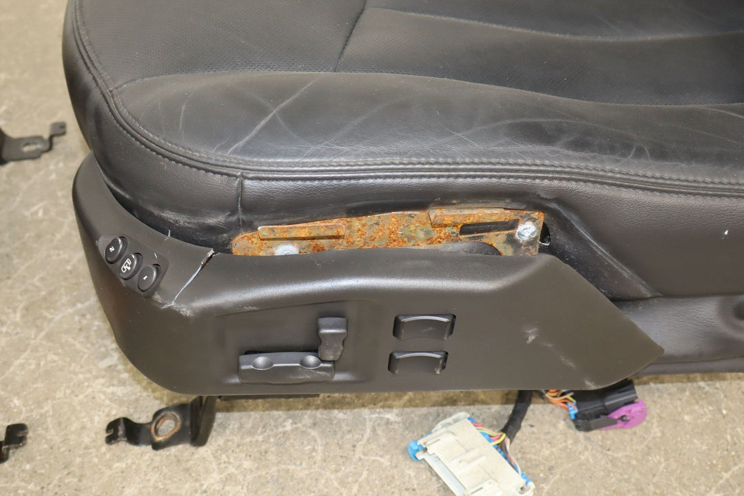 04 - 05 Cadillac XLR Pair LH & RH Leather Seat Set *Seat Trim Broken*