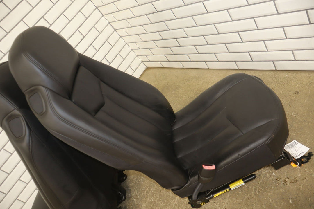 04 - 05 Cadillac XLR Pair LH & RH Leather Seat Set *Seat Trim Broken*