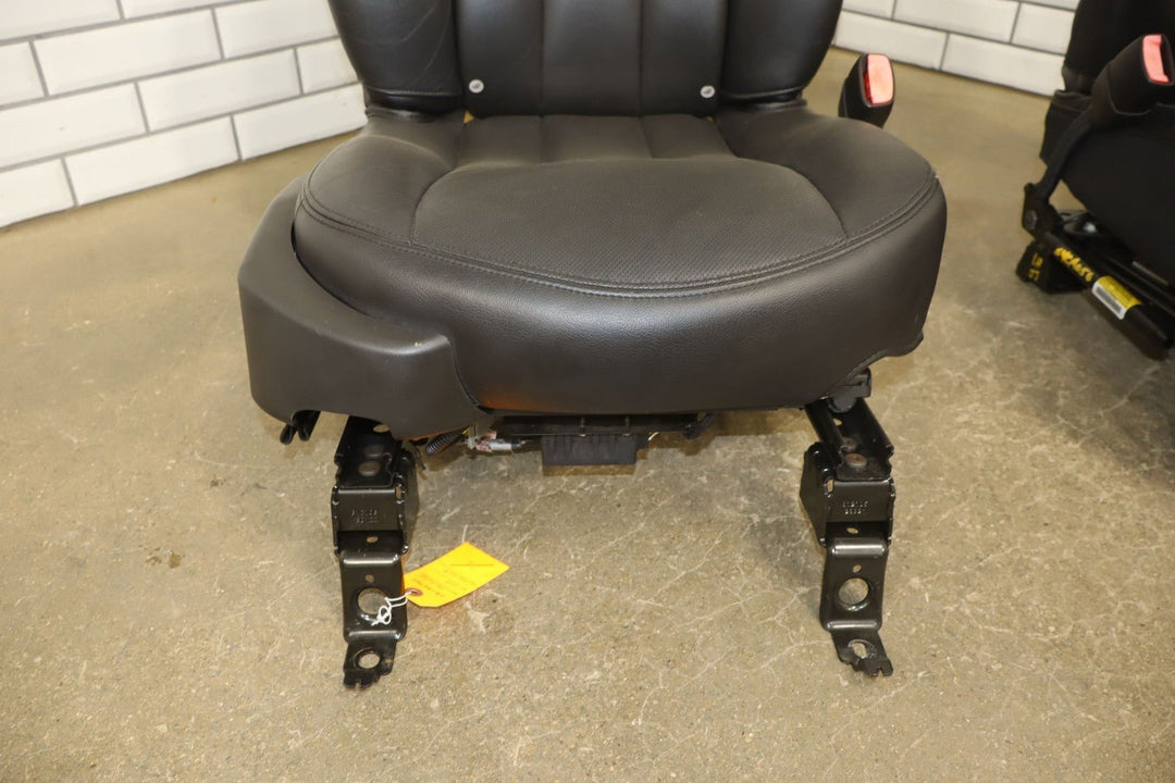 04 - 05 Cadillac XLR Pair LH & RH Leather Seat Set *Seat Trim Broken*