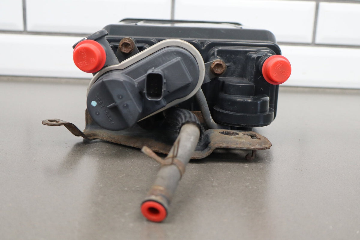 04-07 4Runner GX470 07 FJ Cruiser Fuel Evap Vapor Charcoal Can Canister OEM