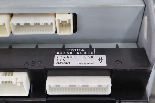 04 - 07 Toyota LandCruiser Audio System Display Screen *CD - Cassette - Receiver*