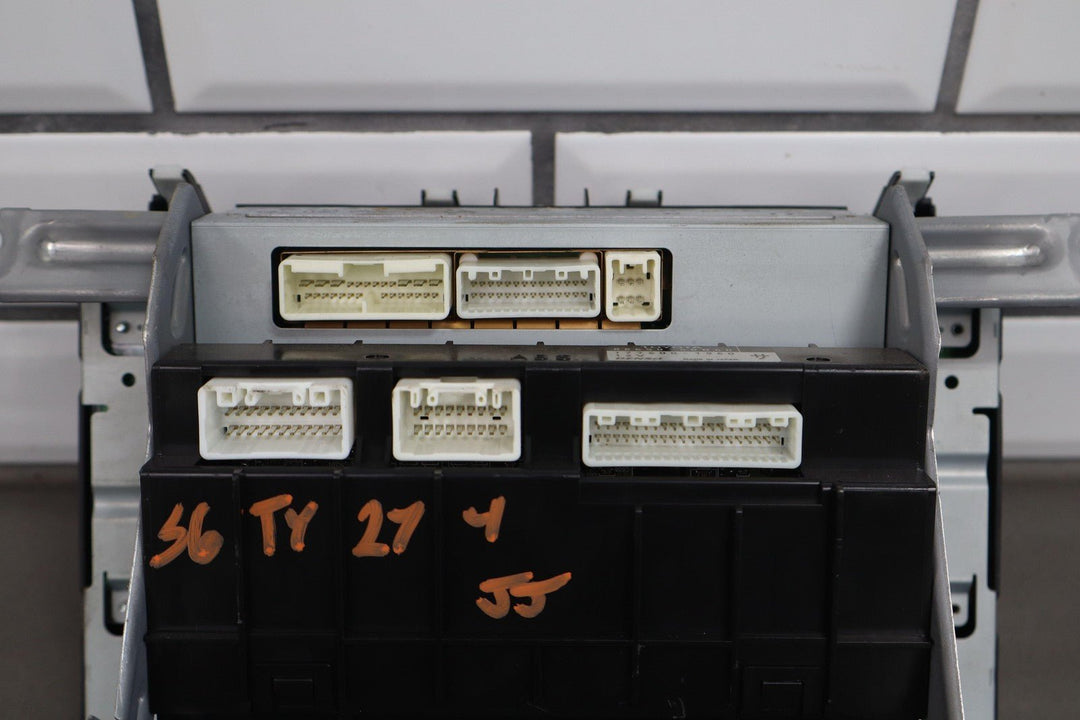 04 - 07 Toyota LandCruiser Audio System Display Screen *CD - Cassette - Receiver*