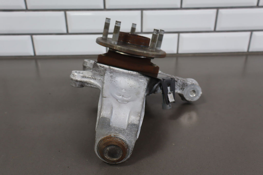 04 - 09 Cadillac XLR & 05 - 13 Corvette C6 Left LH FRONT Spindle Knuckle W/Hub