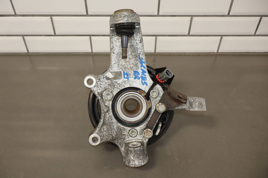 04 - 09 Cadillac XLR & 05 - 13 Corvette C6 Right RH REAR Spindle Knuckle W/Hub