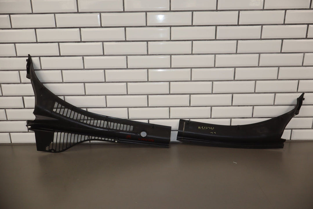 04 - 09 Cadillac XLR Cowl Vent Panel With Seal (Black Textured)