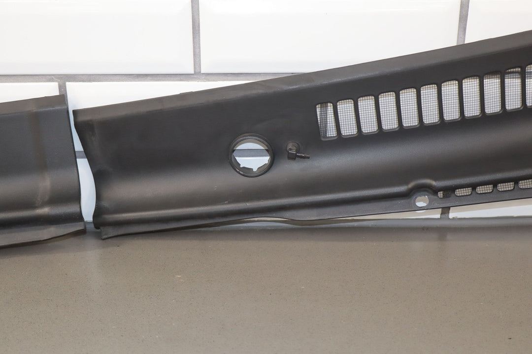 04 - 09 Cadillac XLR Cowl Vent Panel With Seal (Black Textured)