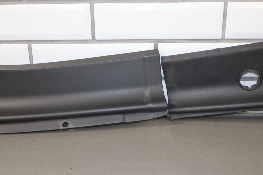 04 - 09 Cadillac XLR Cowl Vent Panel With Seal (Black Textured)