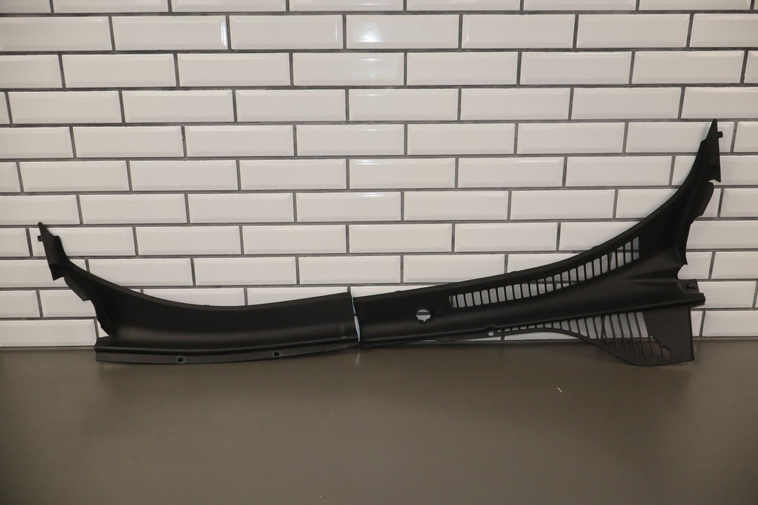 04 - 09 Cadillac XLR Cowl Vent Panel With Seal (Black Textured)