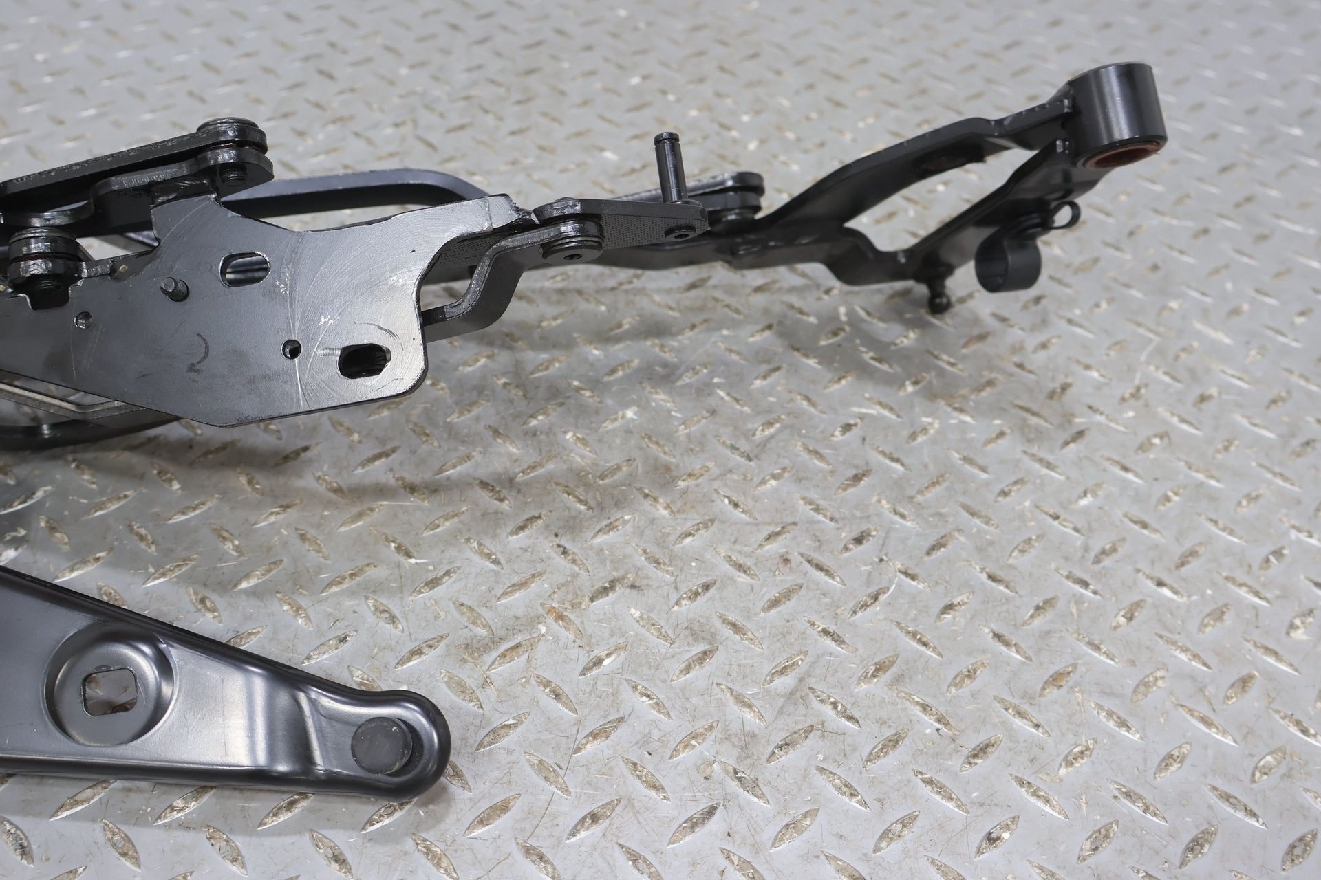 04-09 Cadillac XLR OEM Right RH Trunk Lid Hinges (No Lines No Cylinders)