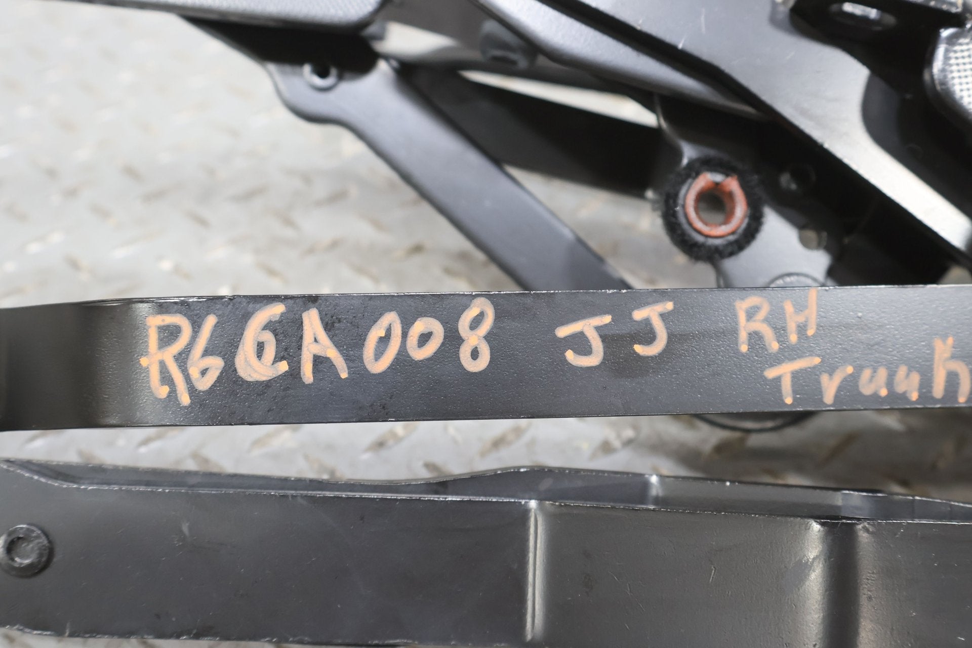 04-09 Cadillac XLR OEM Right RH Trunk Lid Hinges (No Lines No Cylinders)
