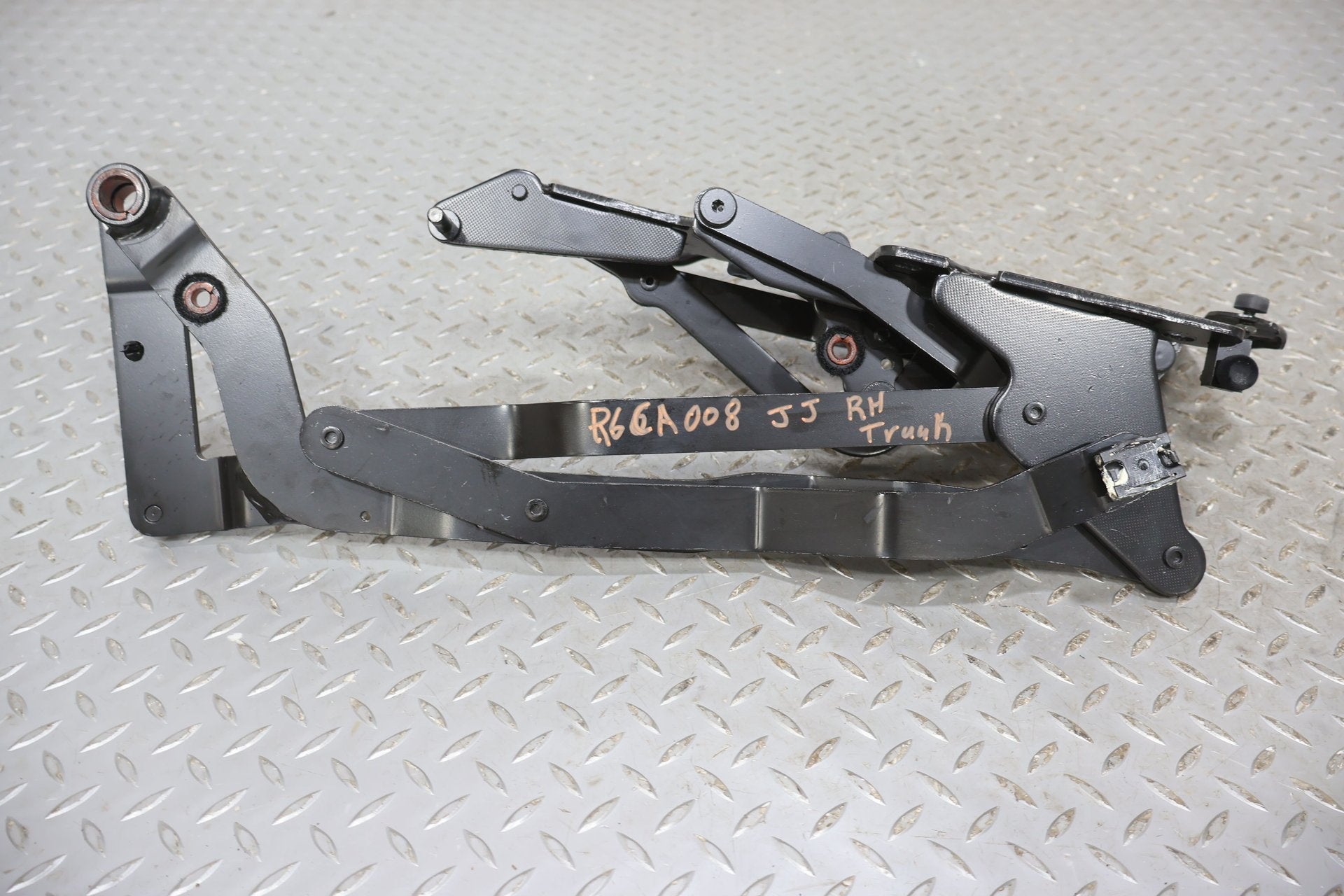 04-09 Cadillac XLR OEM Right RH Trunk Lid Hinges (No Lines No Cylinders)