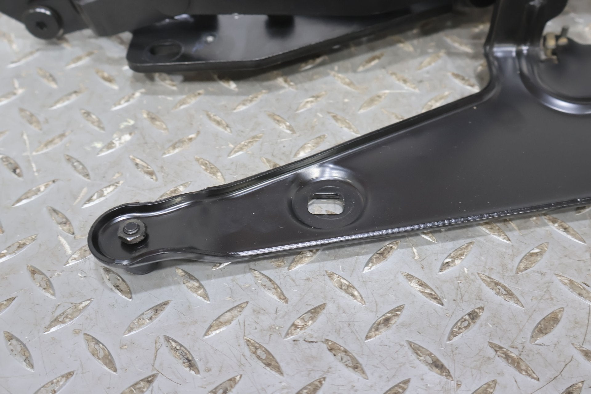 04-09 Cadillac XLR OEM Right RH Trunk Lid Hinges (No Lines No Cylinders)