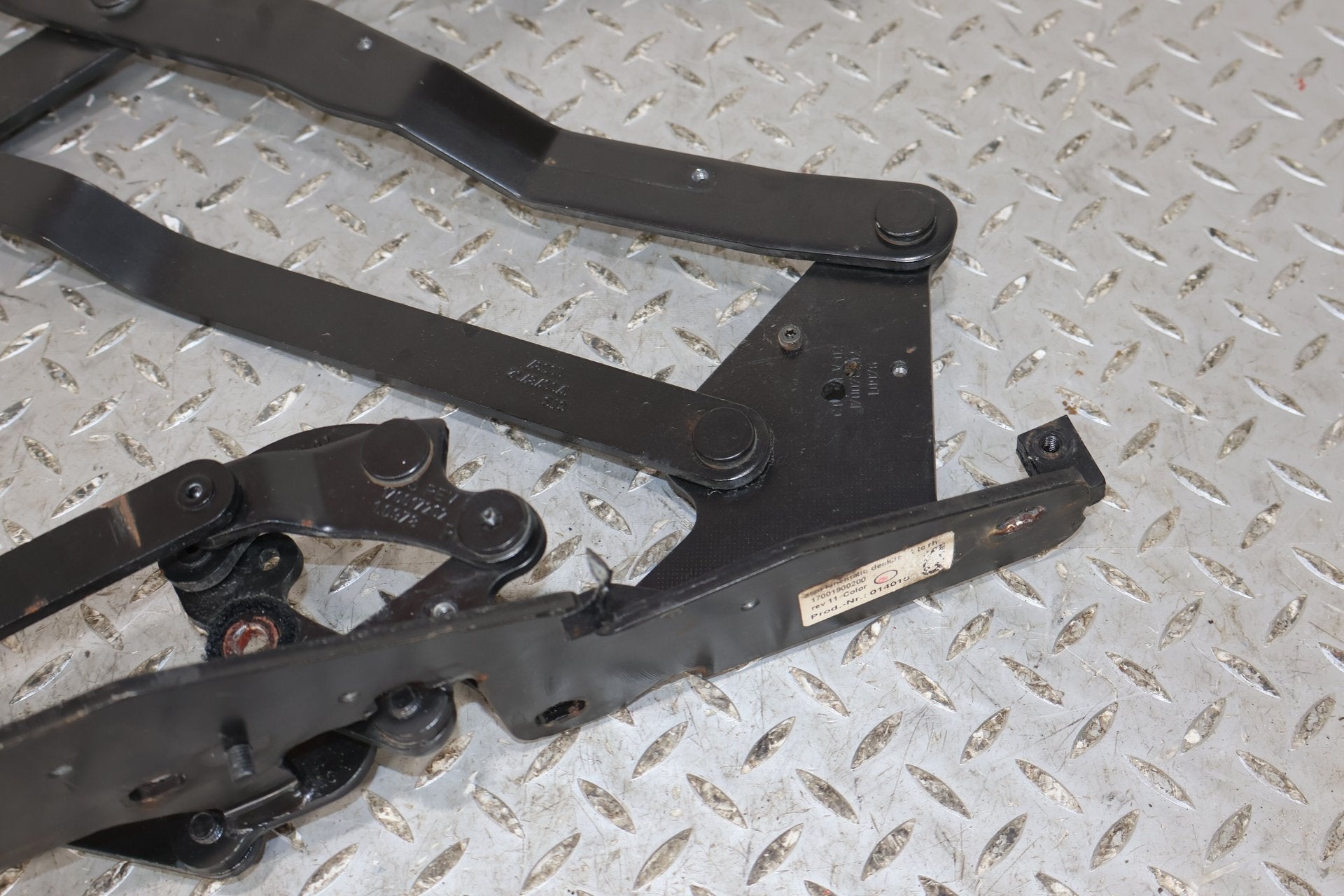 04-09 Cadillac XLR Right RH Passenger Convertible Trunk Hinge OEM (Tested)
