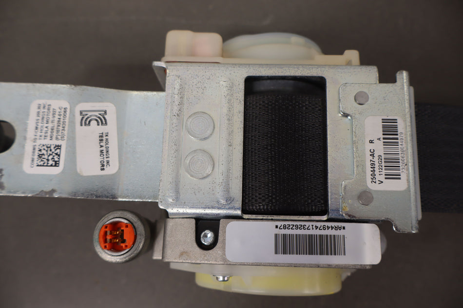 2018 Tesla Model S- Front Seat Belt