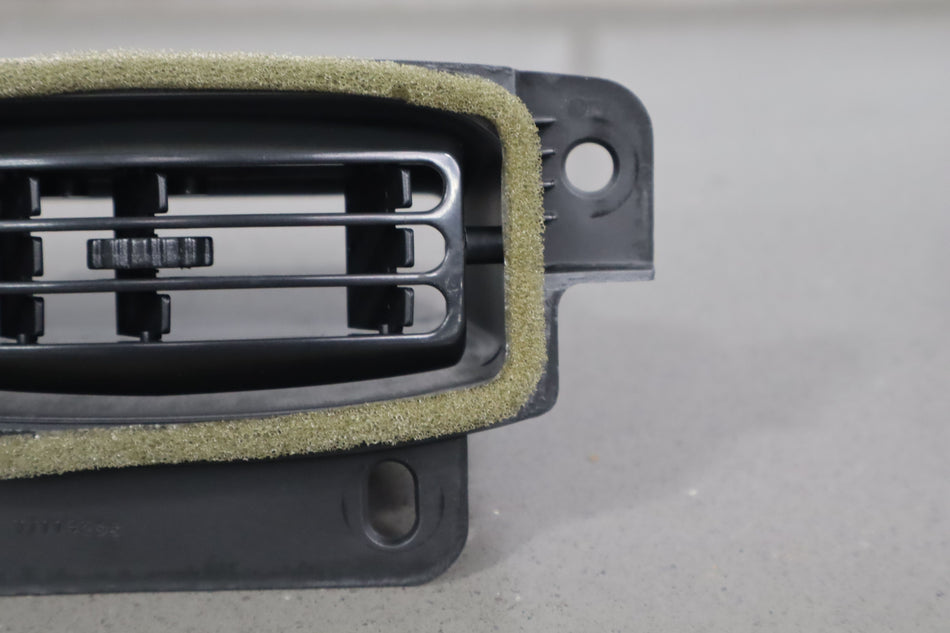 2005 Chevrolet SSR- Dash Vent