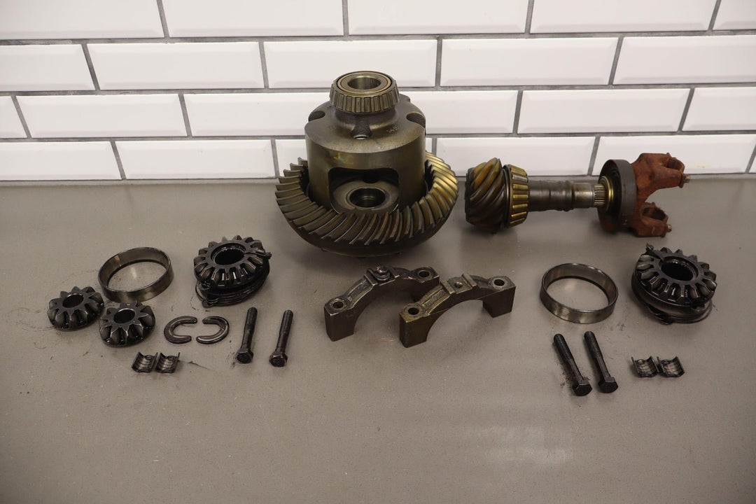 05 - 06 Chevy SSR (6 - Spd Manual Trans) Rear Axle Gear Set 3.73 Ratio