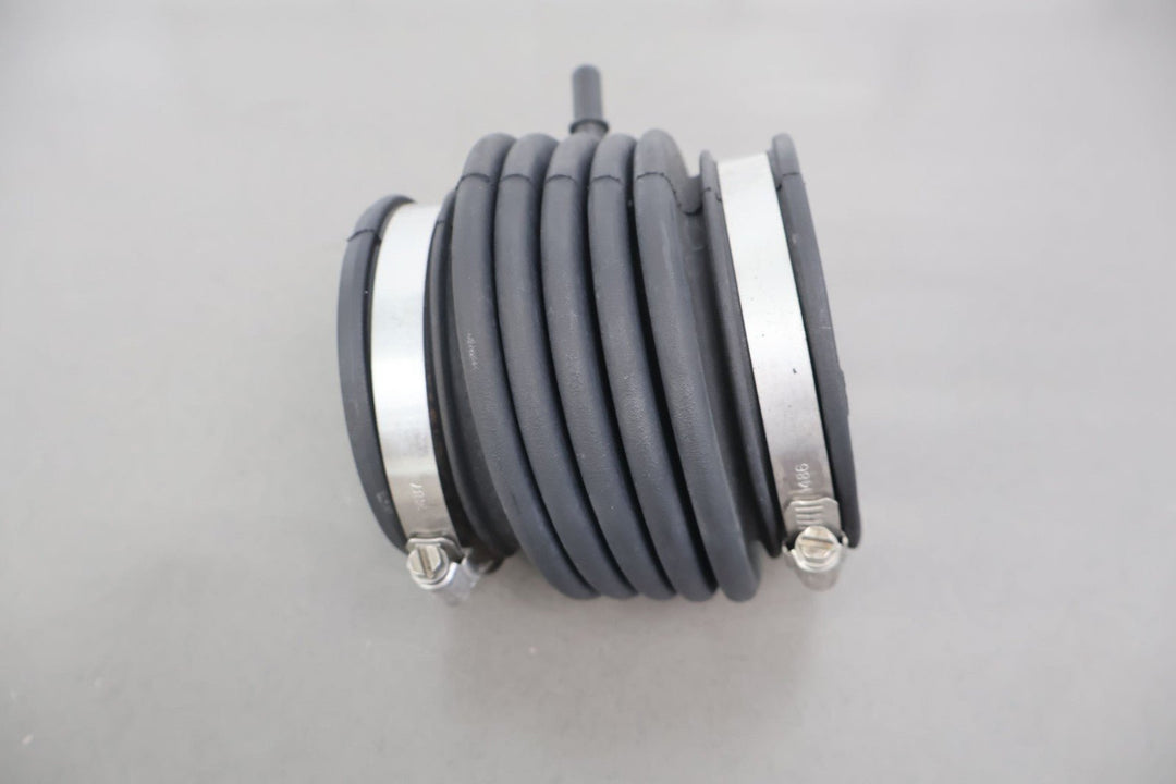 05 - 07 C6 Corvette (6.0L LS2) OEM Air Intake Tube Only