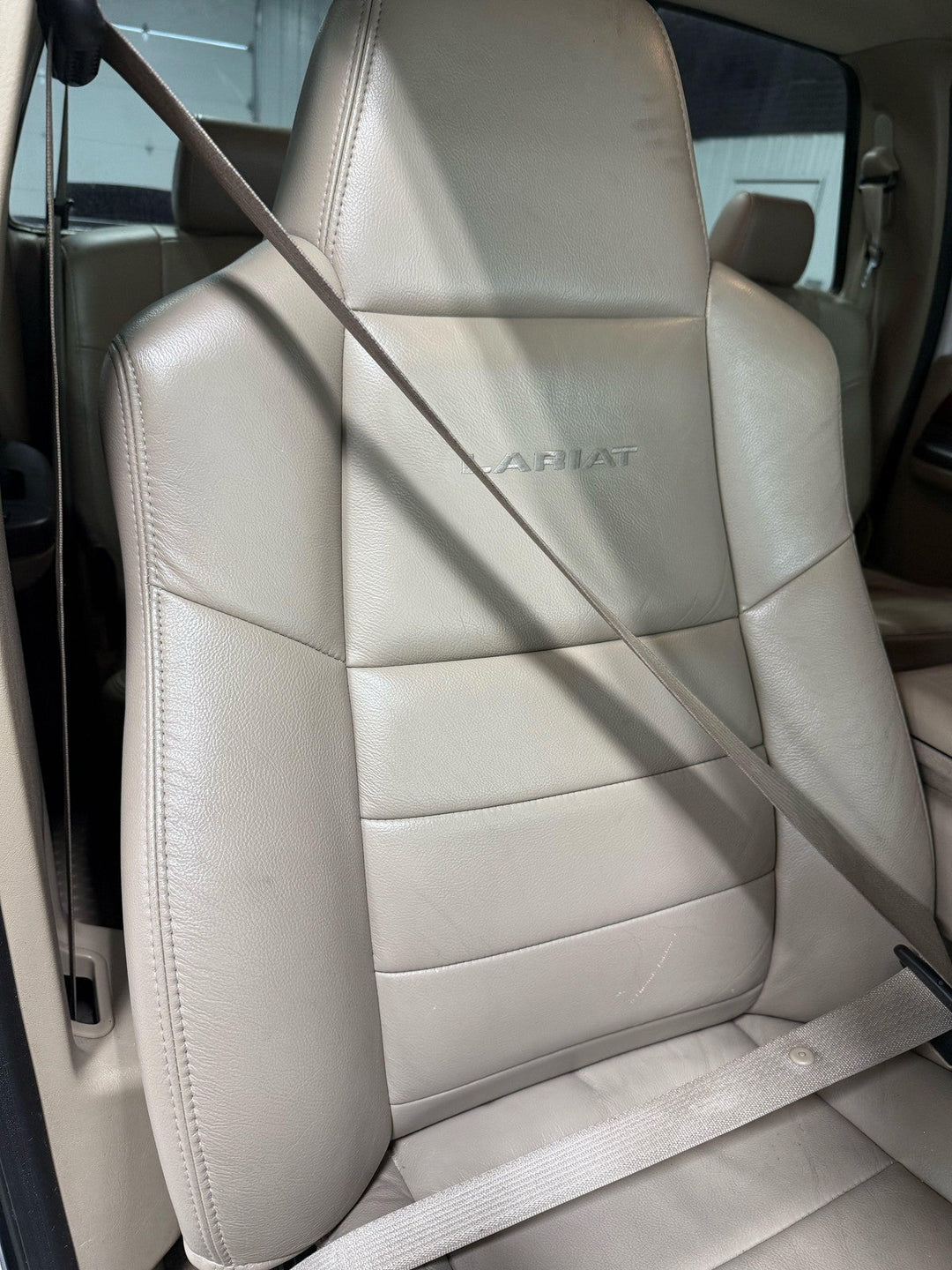 05 - 07 Ford F250 Crew Cab Passenger Right Front Seat Belt Retractor (Tan 8H)