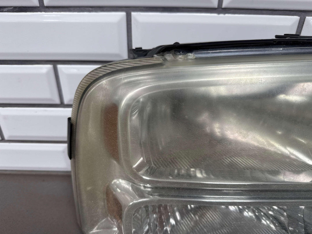 05 - 07 Ford F250 F350 Passenger Right RH Headlight Assembly OEM