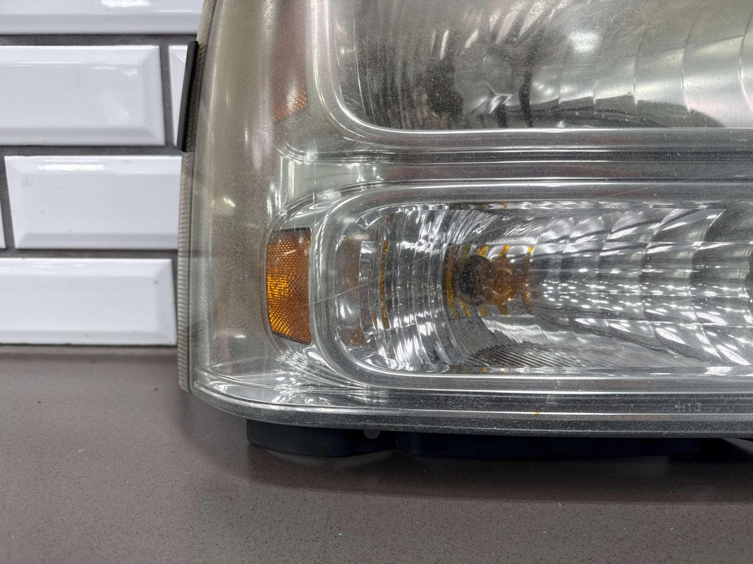 05 - 07 Ford F250 F350 Passenger Right RH Headlight Assembly OEM