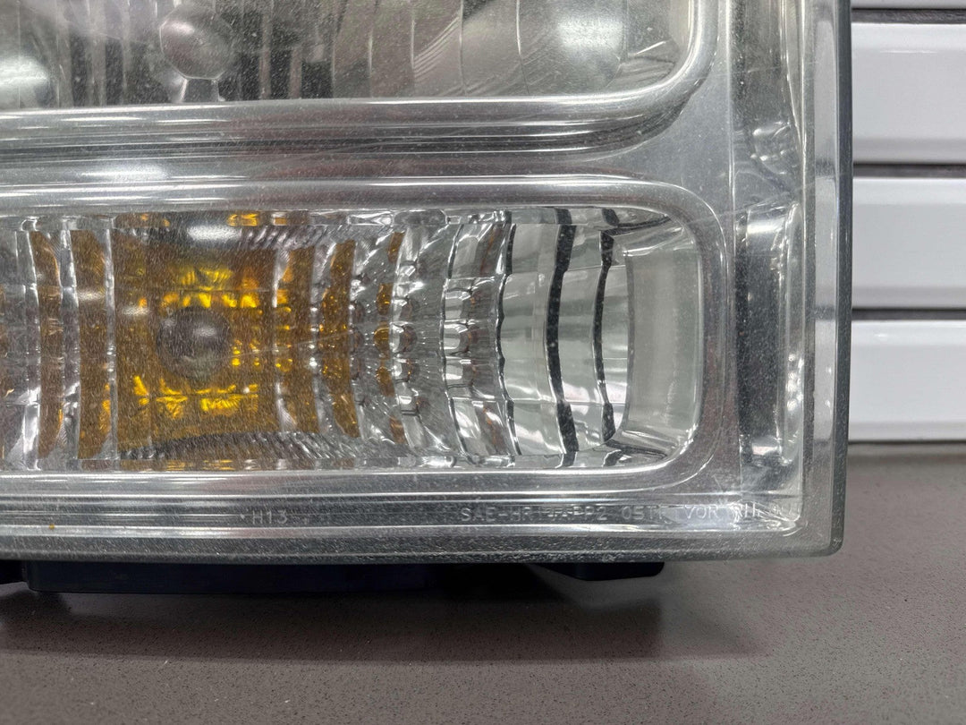 05 - 07 Ford F250 F350 Passenger Right RH Headlight Assembly OEM
