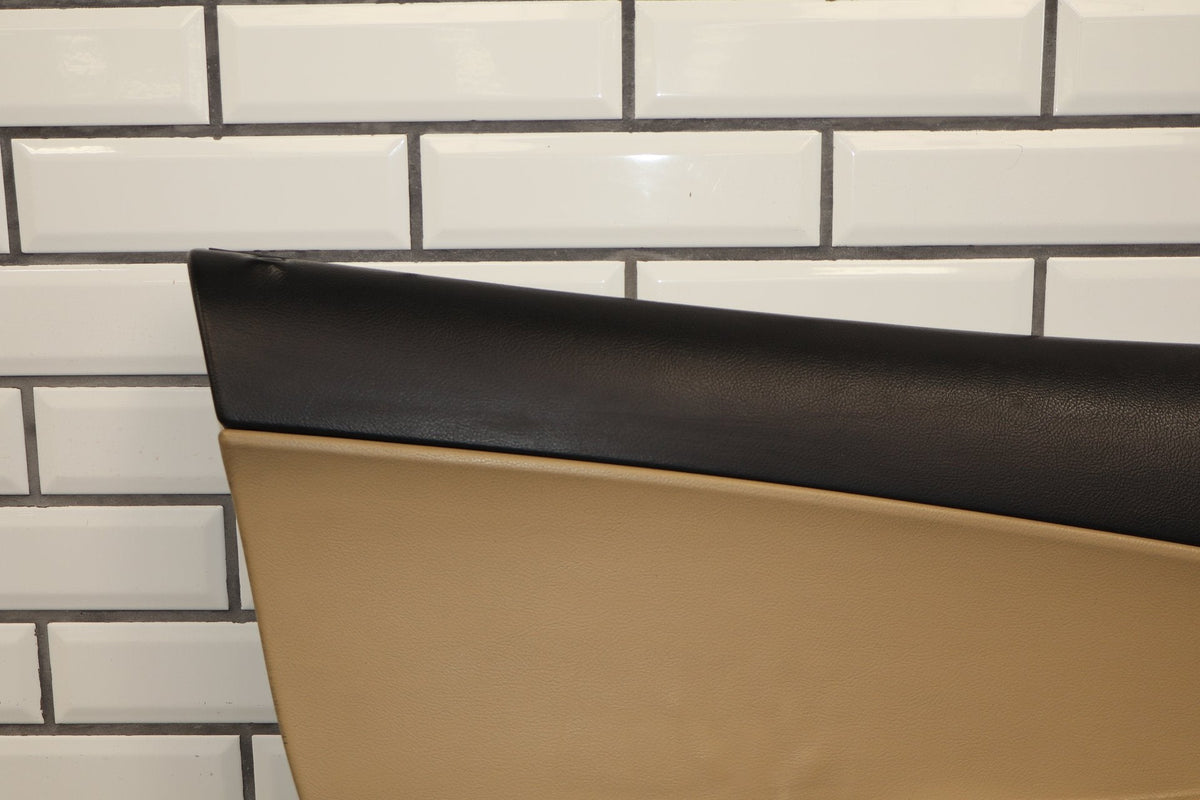05-08 Chevrolet Corvette C6 LH Door Panel Cashmere 31