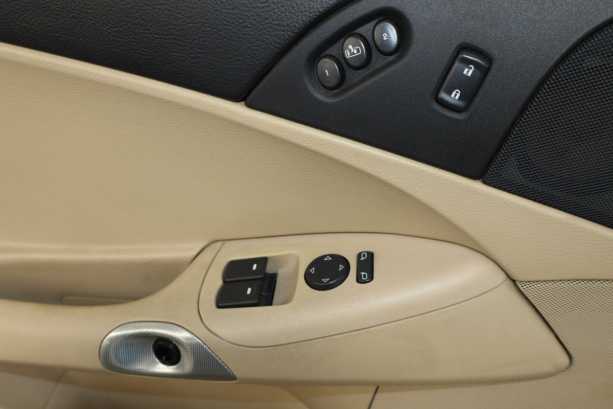 05-08 Chevrolet Corvette C6 LH Door Panel Cashmere 31