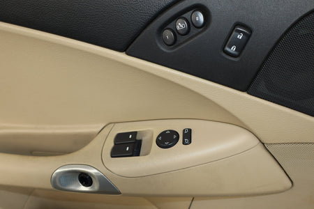 05-08 Chevrolet Corvette C6 LH Door Panel Cashmere 31
