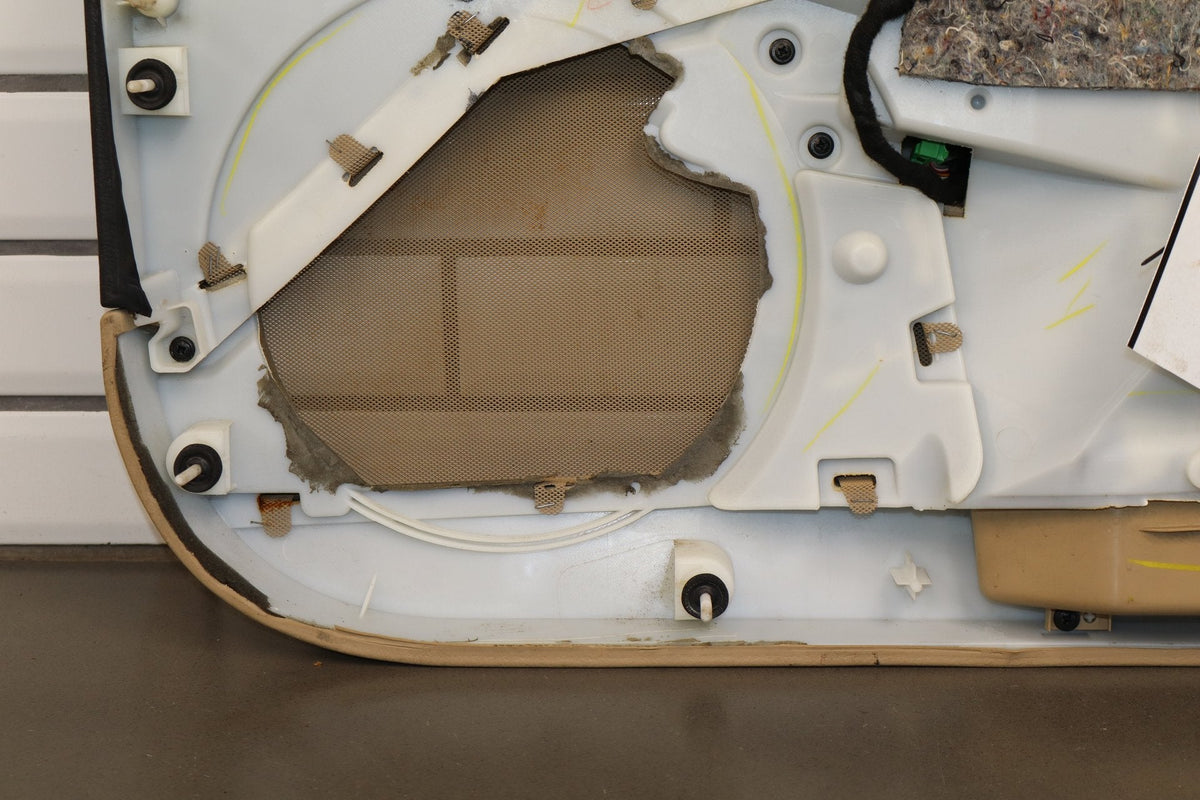 05-08 Chevrolet Corvette C6 LH Door Panel Cashmere 31