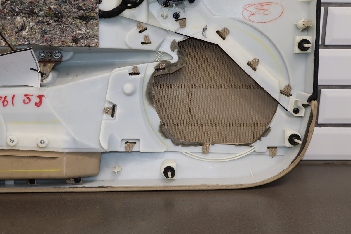 05-08 Chevrolet Corvette C6 RH Door Panel Cashmere 31