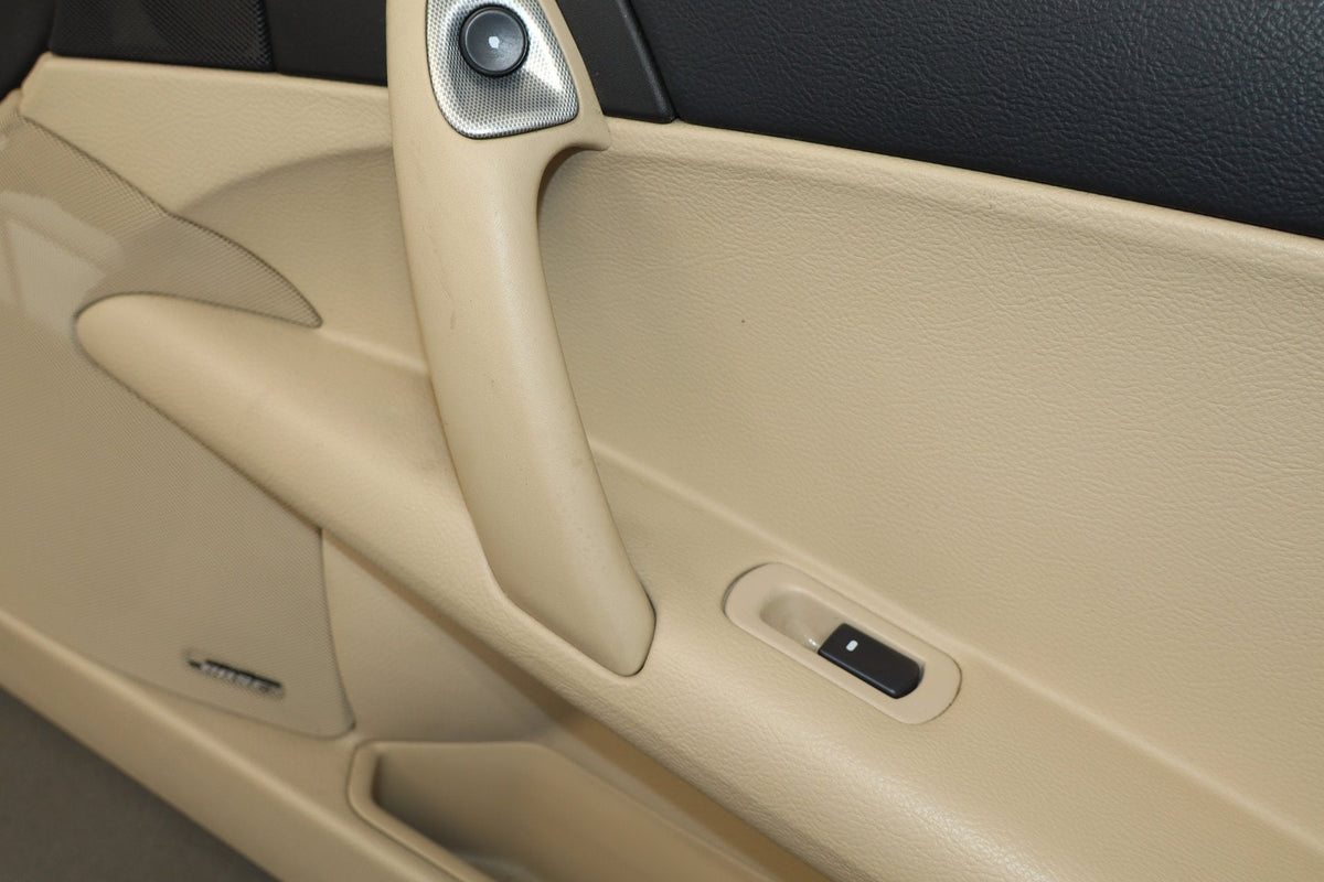 05-08 Chevrolet Corvette C6 RH Door Panel Cashmere 31