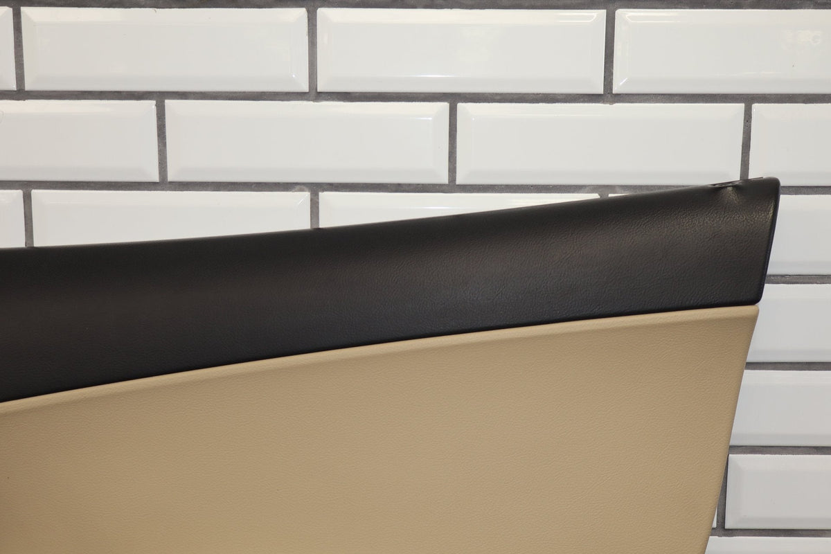 05-08 Chevrolet Corvette C6 RH Door Panel Cashmere 31