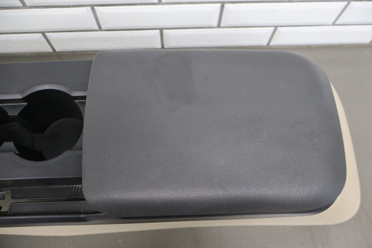 05-09 Ford Mustang S197 Center Floor Console With Lid Less Shifter (Camel KH)