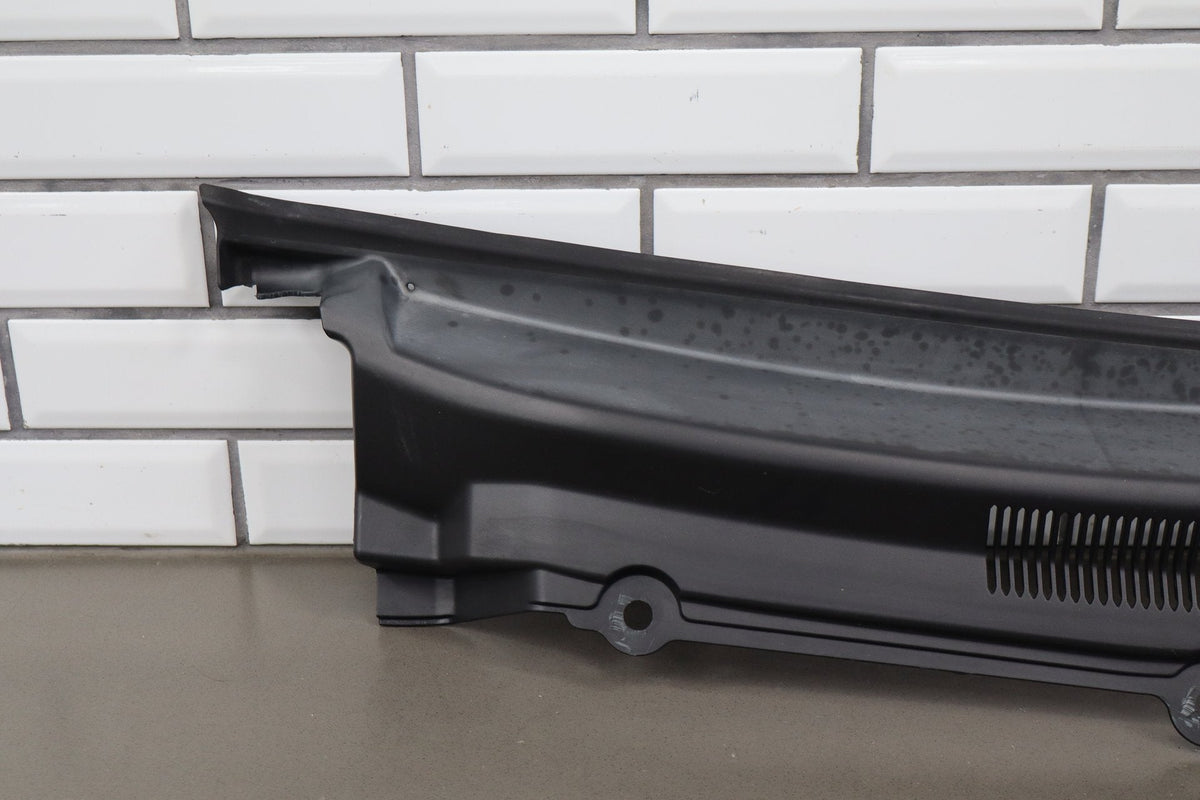 05-09 Ford Mustang S197 Cowl Vent Panel (Black Textured) (Mild Sun Fade)