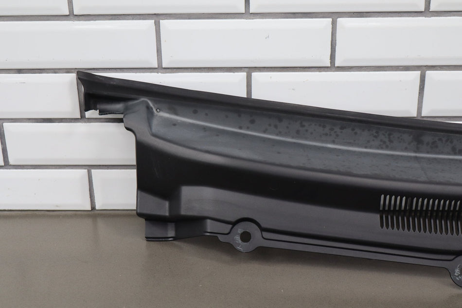 05-09 Ford Mustang S197 Cowl Vent Panel (Black Textured) (Mild Sun Fade)