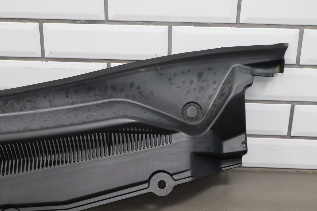 05-09 Ford Mustang S197 Cowl Vent Panel (Black Textured) (Mild Sun Fade)