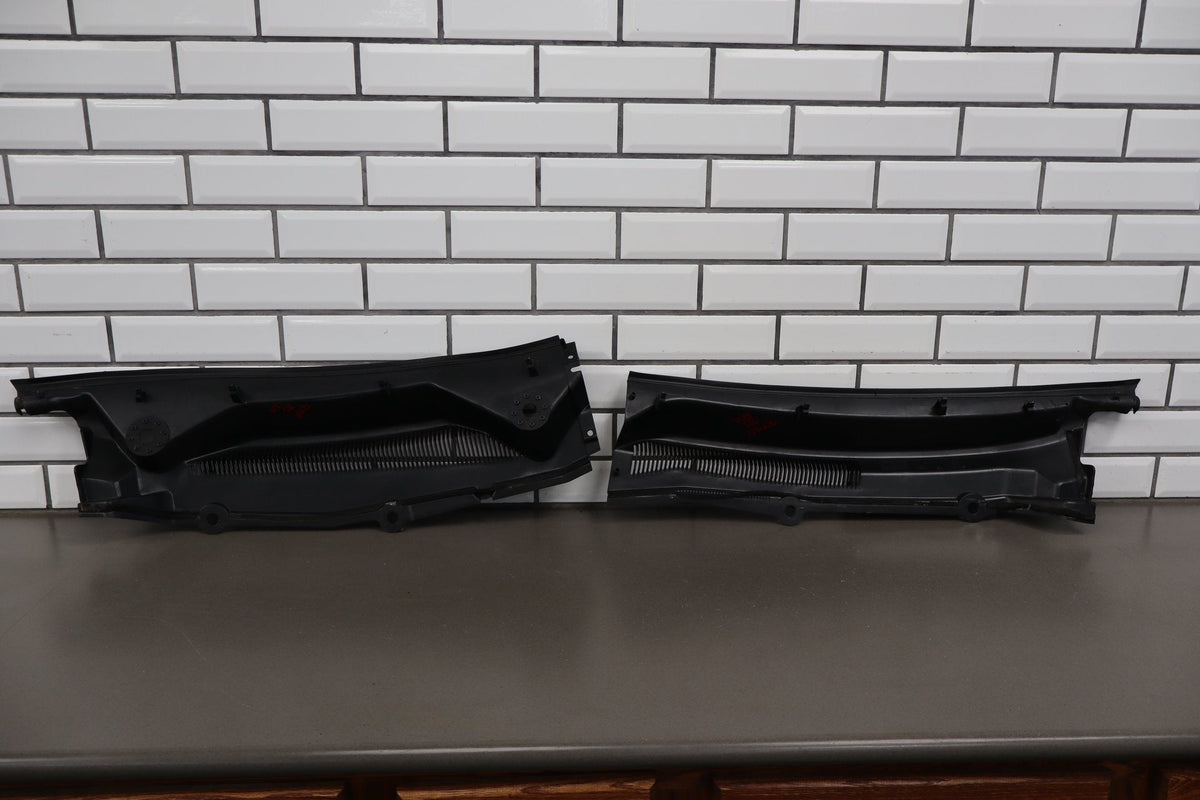 05-09 Ford Mustang S197 Cowl Vent Panel (Black Textured) (Mild Sun Fade)