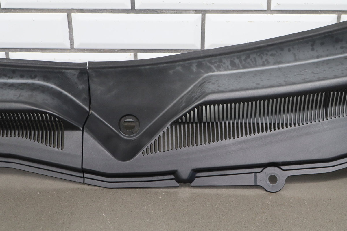 05-09 Ford Mustang S197 Cowl Vent Panel (Black Textured) (Mild Sun Fade)