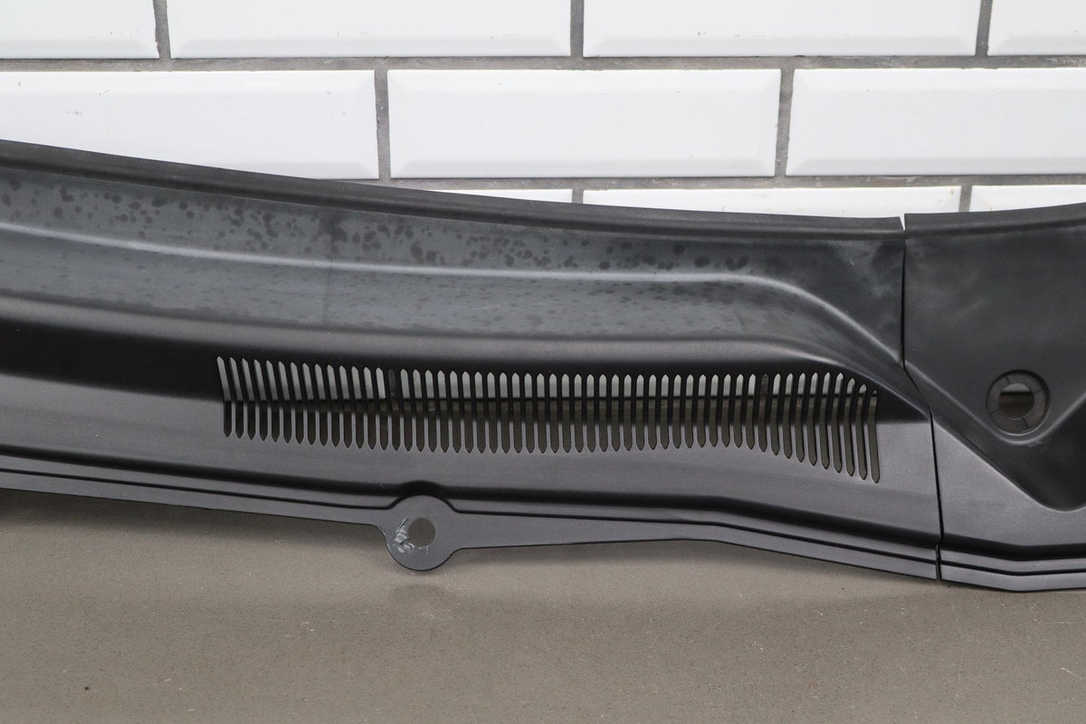 05-09 Ford Mustang S197 Cowl Vent Panel (Black Textured) (Mild Sun Fade)