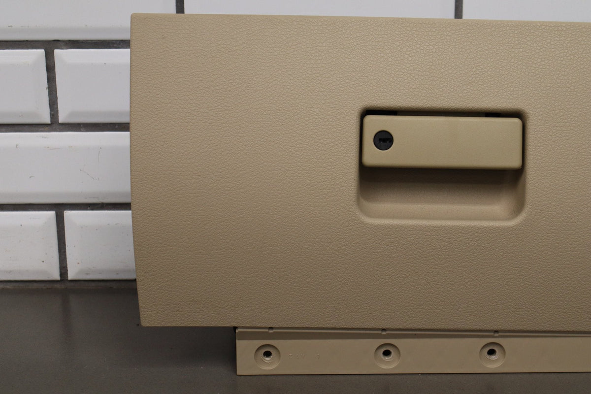 05-09 Ford Mustang S197 Glove Box Assembly (Camel KH)