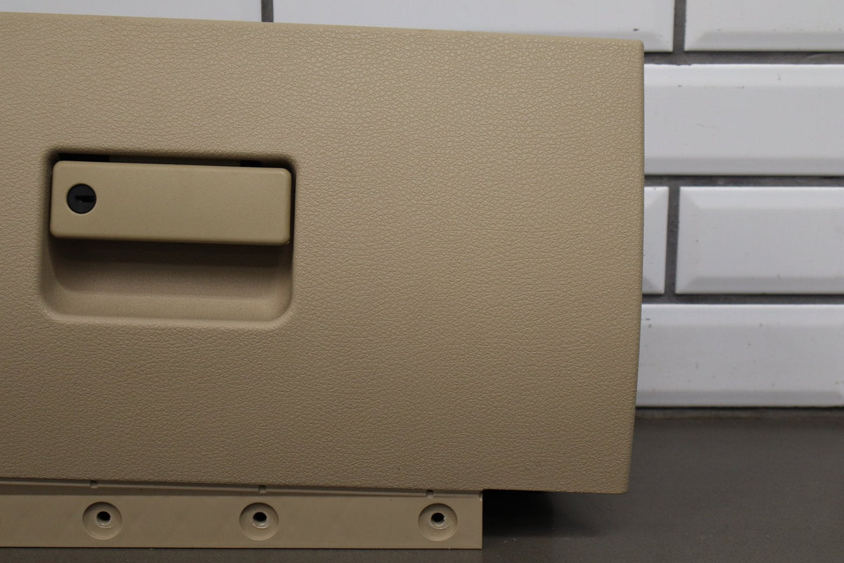 05-09 Ford Mustang S197 Glove Box Assembly (Camel KH)