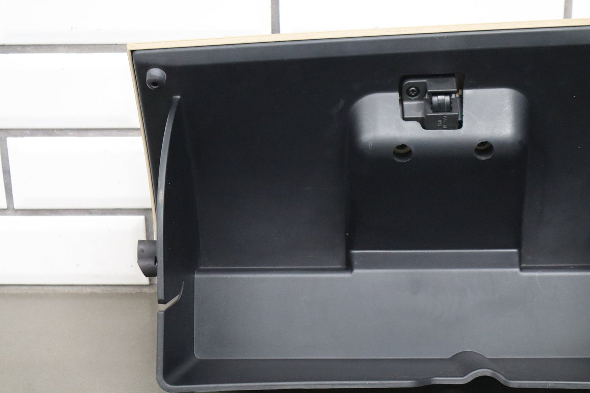 05-09 Ford Mustang S197 Glove Box Assembly (Camel KH)
