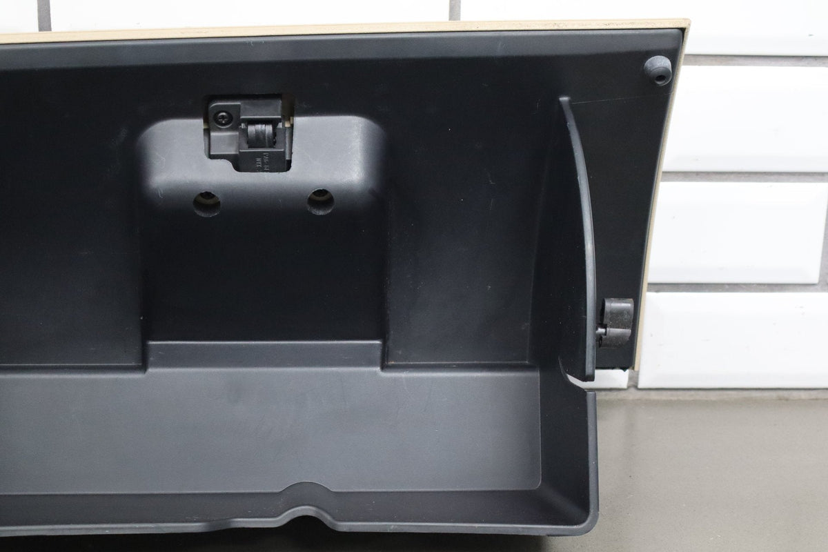05-09 Ford Mustang S197 Glove Box Assembly (Camel KH)