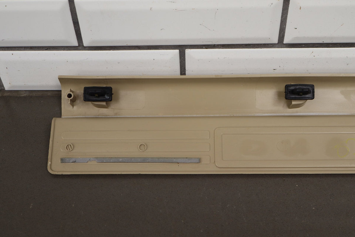 05-09 Ford Mustang S197 Left Right Door Sill Plates Aluminum (Minor Dents)