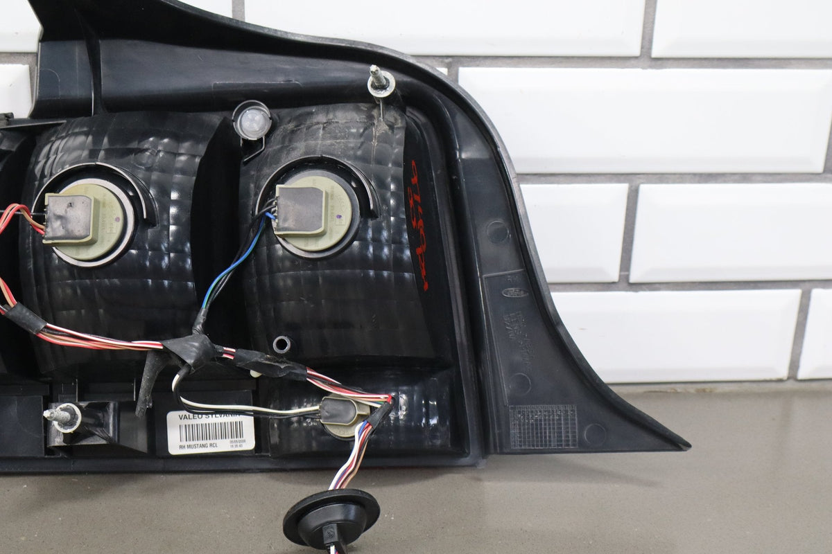 05-09 Ford Mustang S197 Left Right Halogen Tail Light Pair