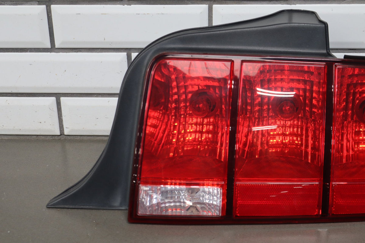 05-09 Ford Mustang S197 Left Right Halogen Tail Light Pair